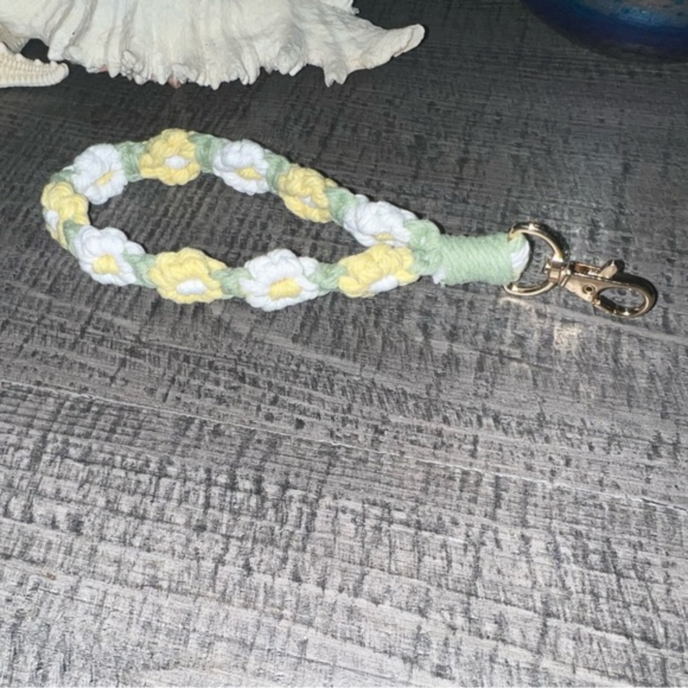 Boho Daisy Flower Hand-Woven & Wrist Strap Keychains, Braided Floral